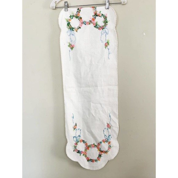 Vintage Hand Embroidered 3 Floral Rings on Ends Dresser Scarf Runner 40" x 12" - Picture 7 of 7